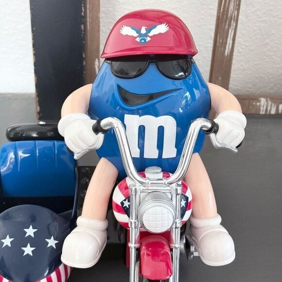 M&M’s Freedom Rider Side Car Motorcycle Toy with Candy Dispenser - Picture 3 of 10